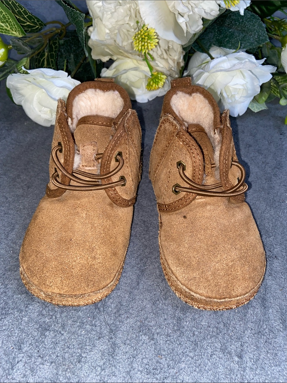 UGG Winter Kids Suede Booties in Brown Size 4/5